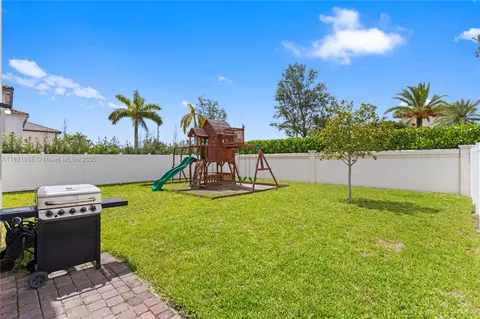 3557 W 94th Ter, Hialeah, FL 33018 photo 24