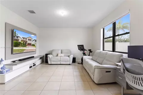 3557 W 94th Ter, Hialeah, FL 33018 photo 19