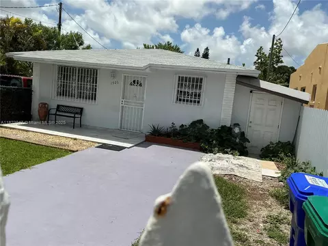 1924 NW 35th St, Miami, FL 33142