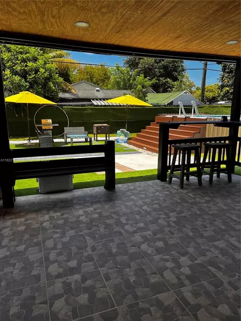 7151 Pershing St, Hollywood, FL 33024