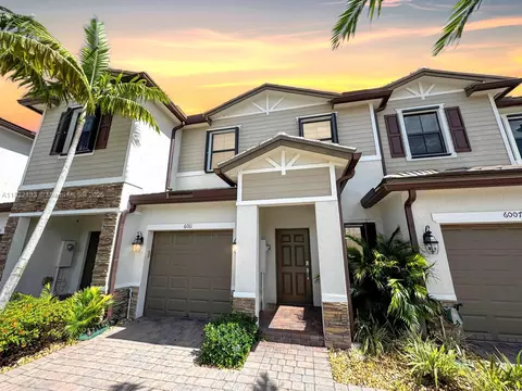 6011 W Paso Fino Pl, Davie, FL 33314