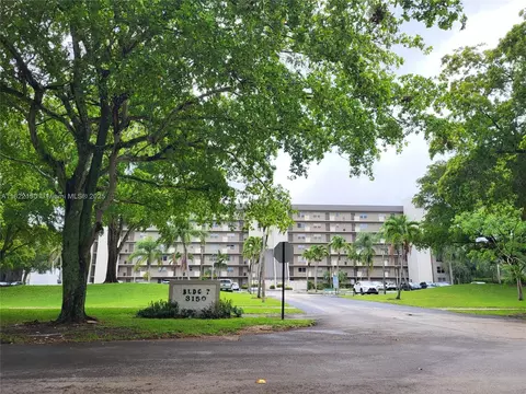 3150 W Rolling Hills Cir #310, Davie, FL 33328