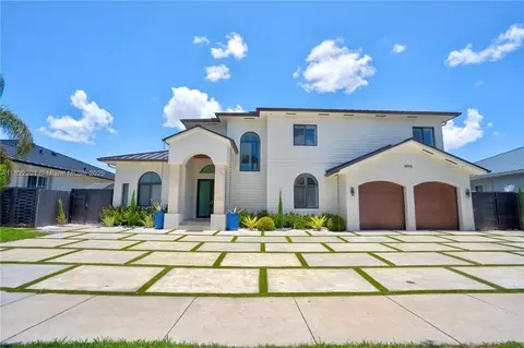 8965 NW 174th Ln, Hialeah, FL 33018