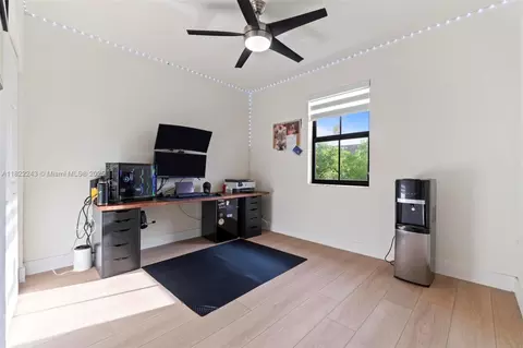10129 W 32nd Ln, Hialeah, FL 33018 photo 21