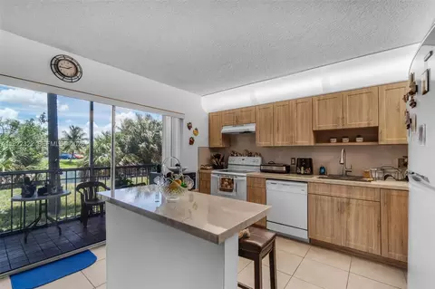 17000 NW 67th Ave #126, Hialeah, FL 33015
