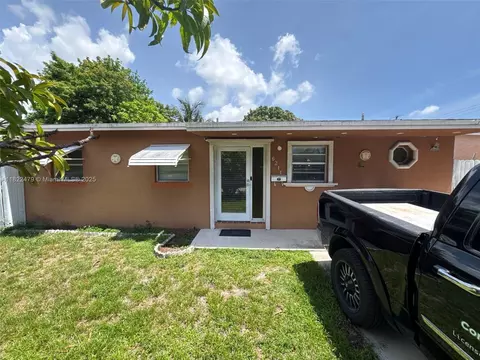 6211 SW 9th Pl, North Lauderdale, FL 33068