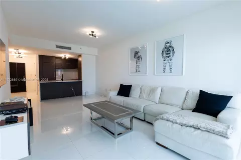 900 Biscayne Blvd #2210, Miami, FL 33132