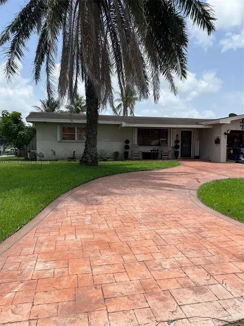8230 NW 15th St, Pembroke Pines, FL 33024