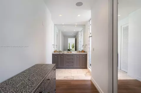 Entry Way - 220 Cypress Dr, Key Biscayne, FL 33149 photo 6 of 7