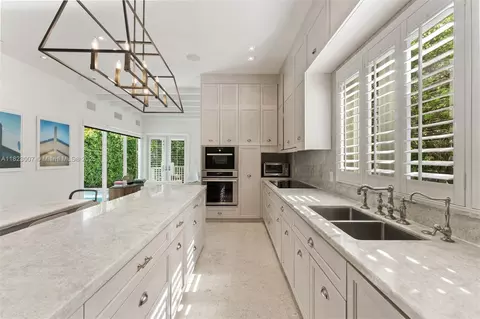 Kitchen - 220 Cypress Dr, Key Biscayne, FL 33149 photo 4 of 5