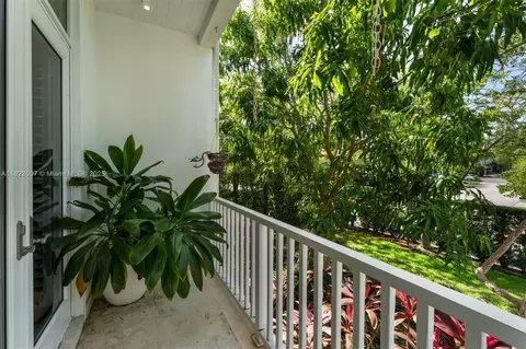 Exterior - 220 Cypress Dr, Key Biscayne, FL 33149 photo 13 of 13