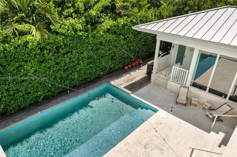 Exterior - 220 Cypress Dr, Key Biscayne, FL 33149 photo 1 of 13