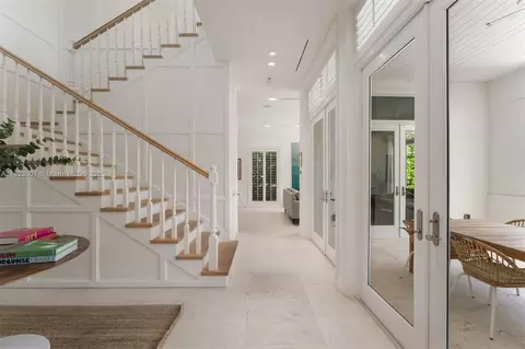 Entry Way - 220 Cypress Dr, Key Biscayne, FL 33149 photo 3 of 7