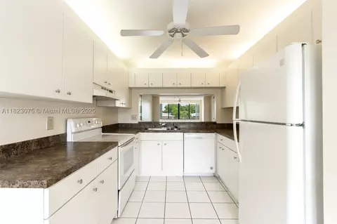 9455 N Belfort Cir #211, Tamarac, FL 33321