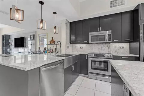 2138 Van Buren St #605, Hollywood, FL 33020