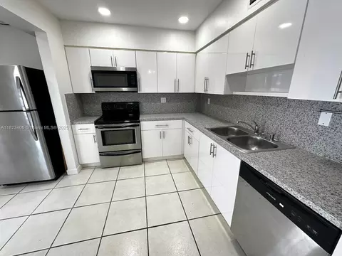 6881 W 16th Dr, Hialeah, FL 33014 photo 31