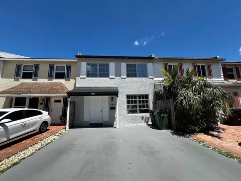 6881 W 16th Dr, Hialeah, FL 33014 photo 2