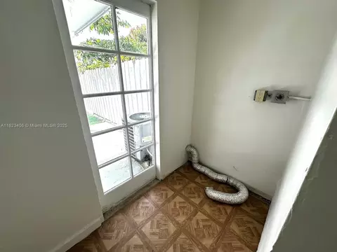 6881 W 16th Dr, Hialeah, FL 33014 photo 33