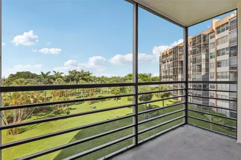 900 Saint Charles Pl #420, Pembroke Pines, FL 33026