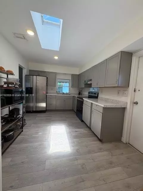 7740 NW 34th St, Hollywood, FL 33024