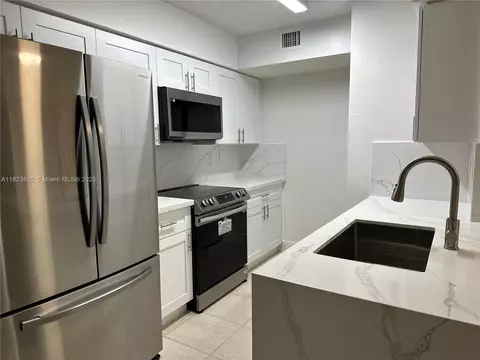 15221 SW 80th St #304, Miami, FL 33193