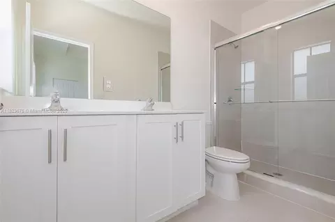 Bath - 3348 W 108th St, Hialeah, FL 33018 photo 1 of 2