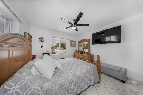 359 E 19th St, Hialeah, FL 33010 photo 8