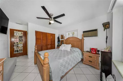 359 E 19th St, Hialeah, FL 33010 photo 6