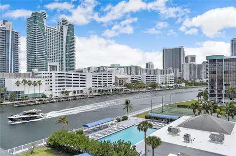 600 Parkview Dr #624, Hallandale Beach, FL 33009