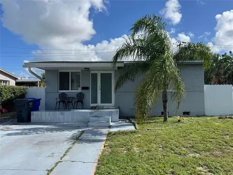 6413 Franklin St, Hollywood, FL 33024