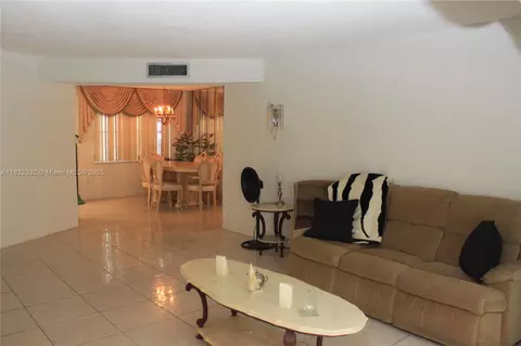 4090 NW 42nd Ave #106, Lauderdale Lakes, FL 33319