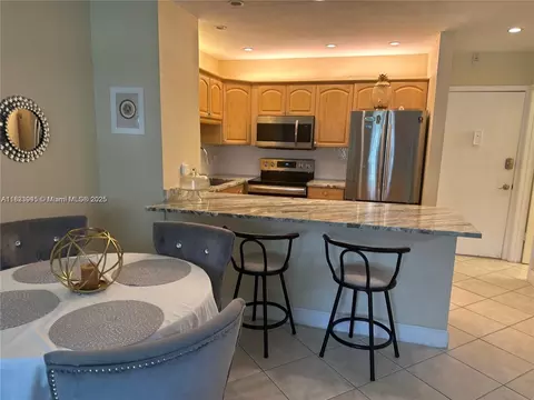 1520 Mckinley St #103E, Hollywood, FL 33020
