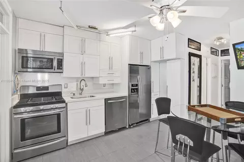 441 Collins Ave #4, Miami Beach, FL 33139