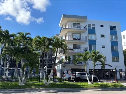 1635 W 44th Pl #509, Hialeah, FL 33012
