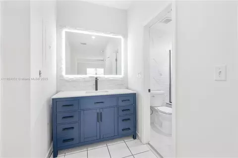 Bath - 30 E 52nd Pl, Hialeah, FL 33013 photo 1 of 3