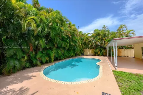 Exterior - 30 E 52nd Pl, Hialeah, FL 33013 photo 2 of 3