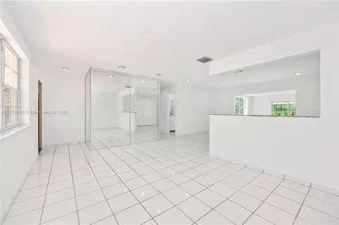 Living - 30 E 52nd Pl, Hialeah, FL 33013 photo 2 of 12
