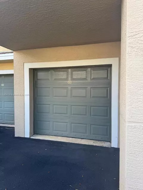 6529 Emerald Dunes Dr #105, West Palm Beach, FL 33411