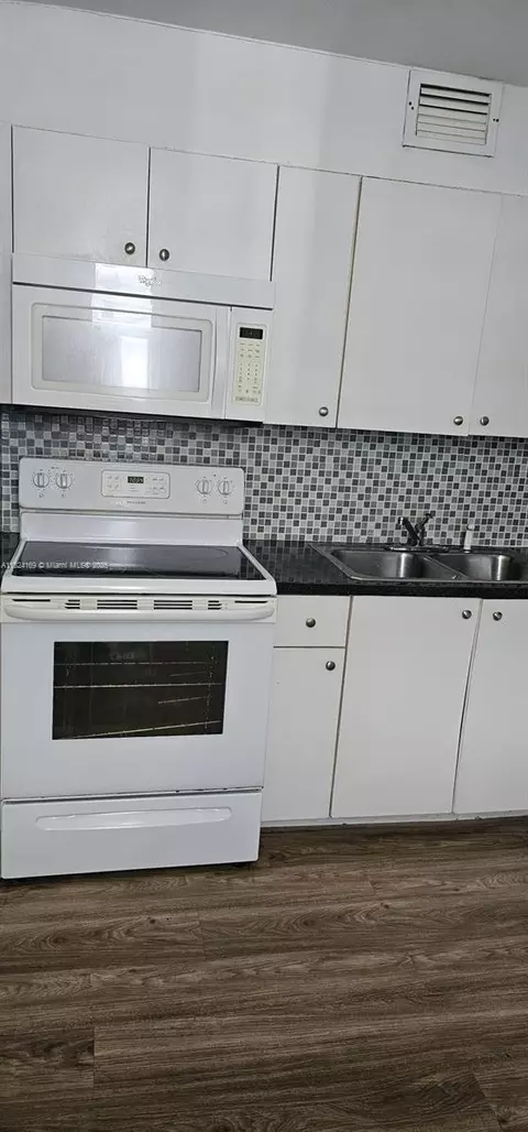3660 NE 166th St #503, North Miami Beach, FL 33160