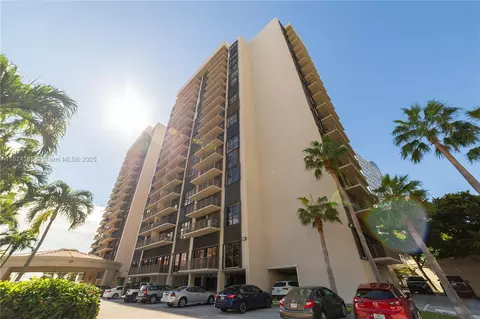 1450 Brickell Bay Dr #311, Miami, FL 33131