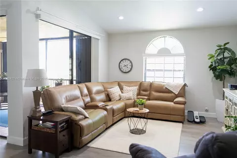10631 NW 14th St #212, Plantation, FL 33322