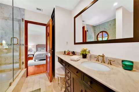 Bath - 111 Aledo Ave, Coral Gables, FL 33134 photo 4 of 11