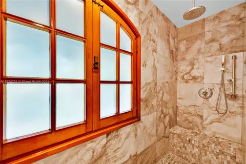 Bath - 111 Aledo Ave, Coral Gables, FL 33134 photo 6 of 11