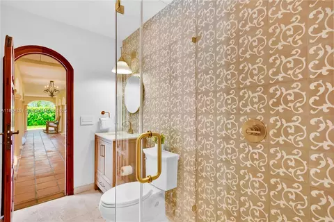 Bath - 111 Aledo Ave, Coral Gables, FL 33134 photo 2 of 11