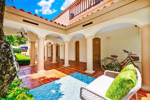 Exterior - 111 Aledo Ave, Coral Gables, FL 33134 photo 14 of 33
