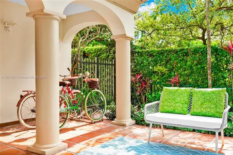 Exterior - 111 Aledo Ave, Coral Gables, FL 33134 photo 31 of 33
