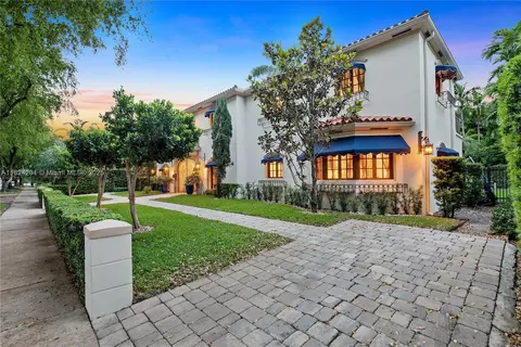 Exterior - 111 Aledo Ave, Coral Gables, FL 33134 photo 7 of 33