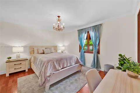 Bedroom - 111 Aledo Ave, Coral Gables, FL 33134 photo 7 of 13