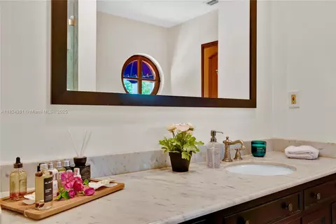 Bath - 111 Aledo Ave, Coral Gables, FL 33134 photo 1 of 11