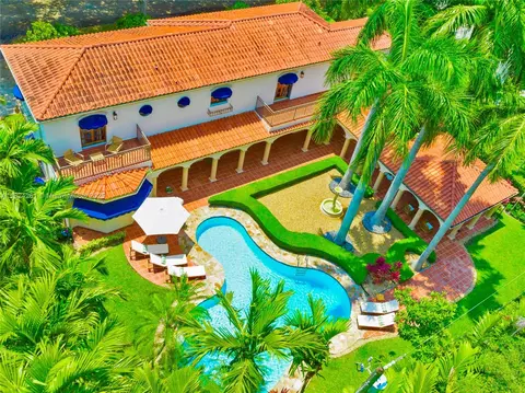 Exterior - 111 Aledo Ave, Coral Gables, FL 33134 photo 9 of 33